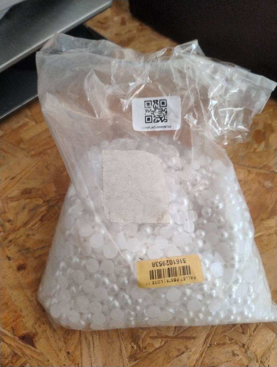 Pellets plásticos brancos