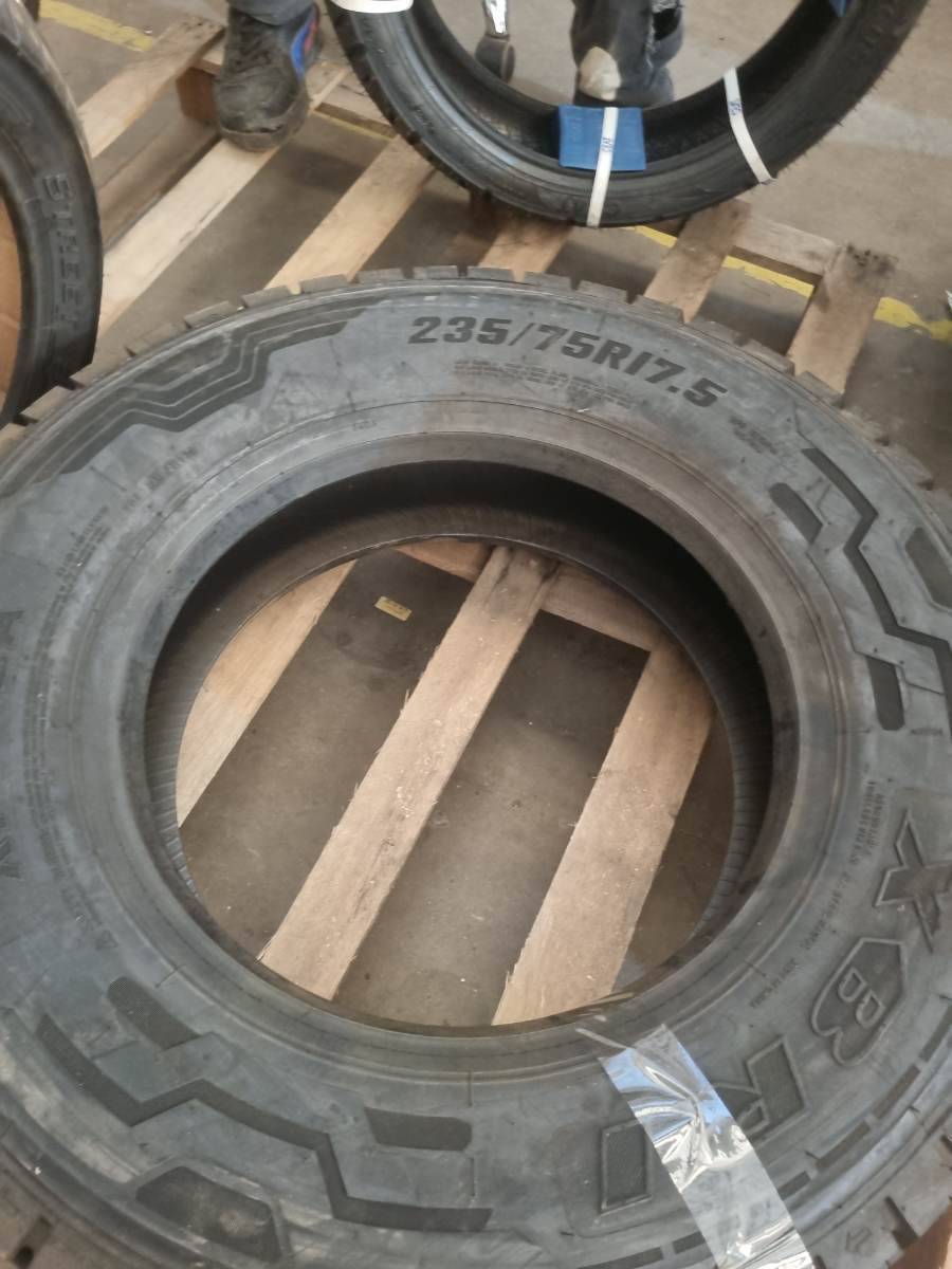 Pneu 235/75R17.5