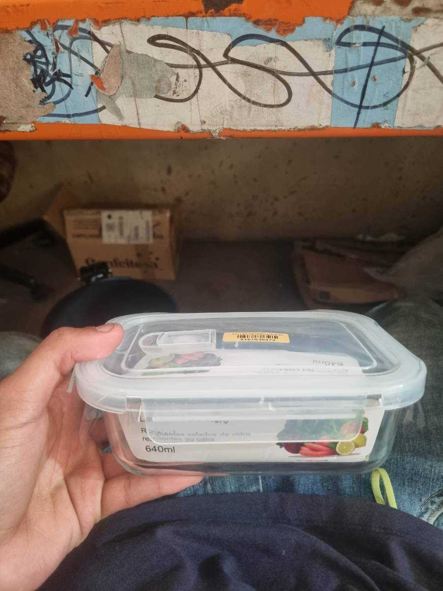 Pote de vidro com tampa plástica