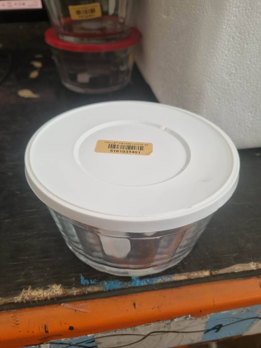Pote de vidro com tampa plástica branca