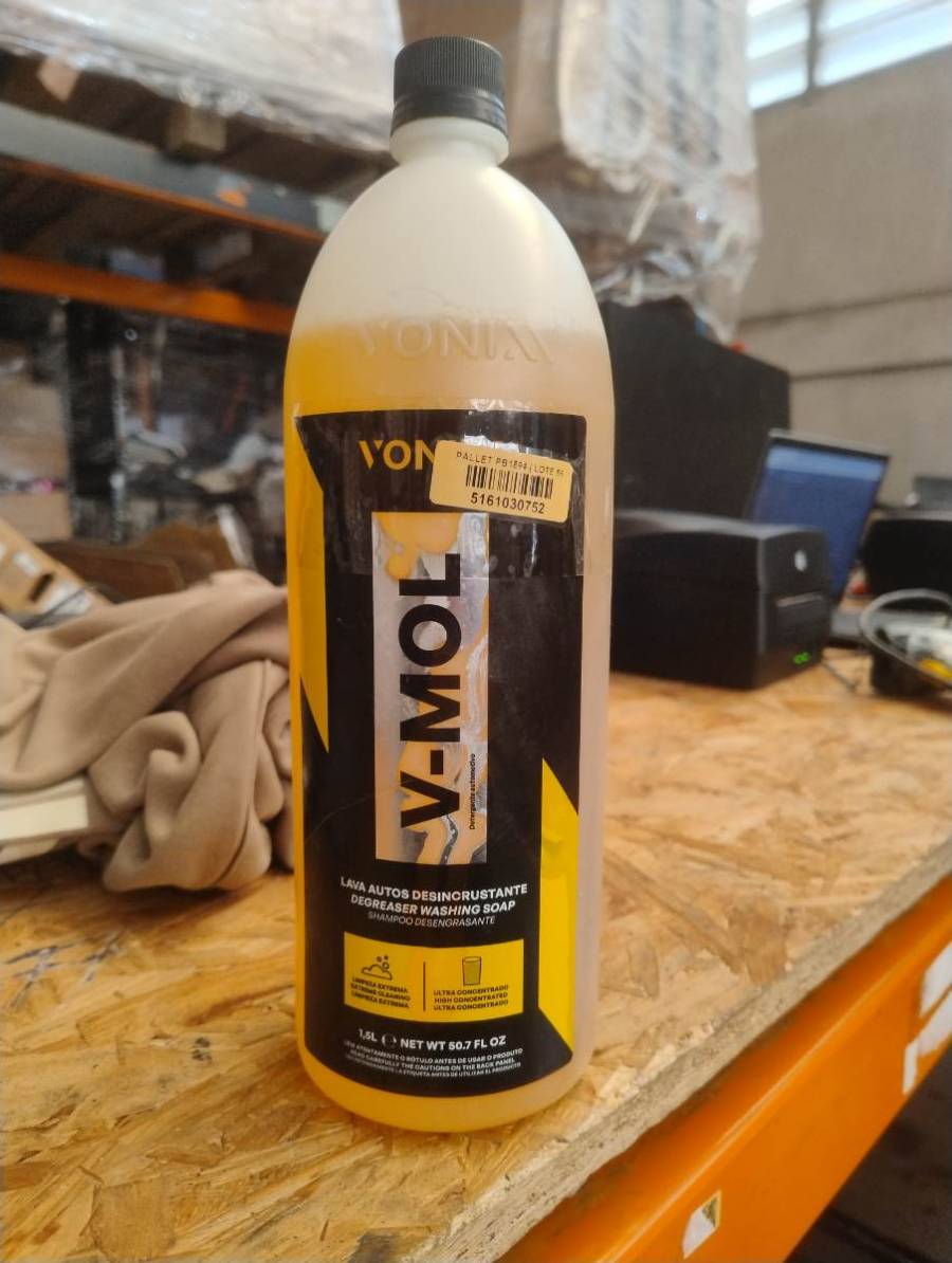 Detergente desengraxante para lavagem de carros