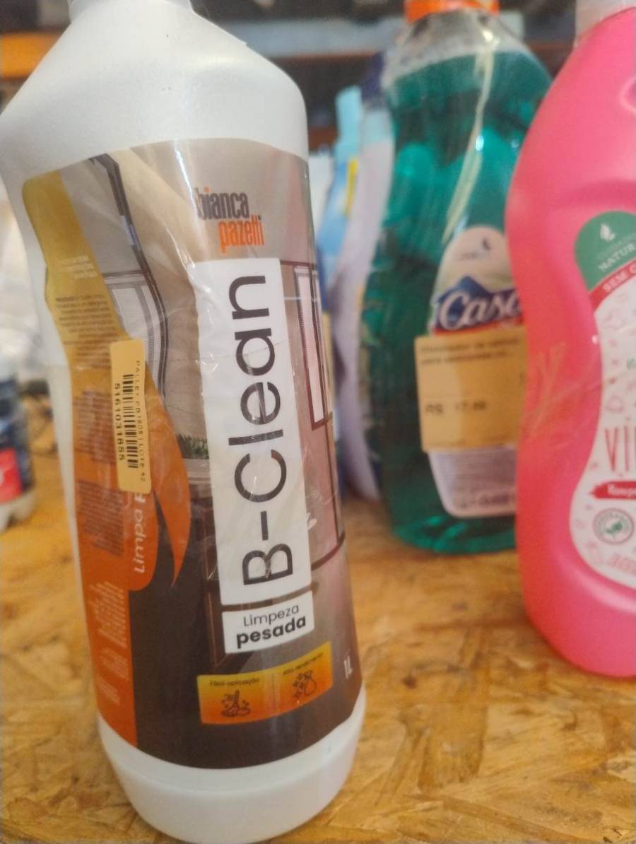 Detergente B-Clean para limpeza pesada