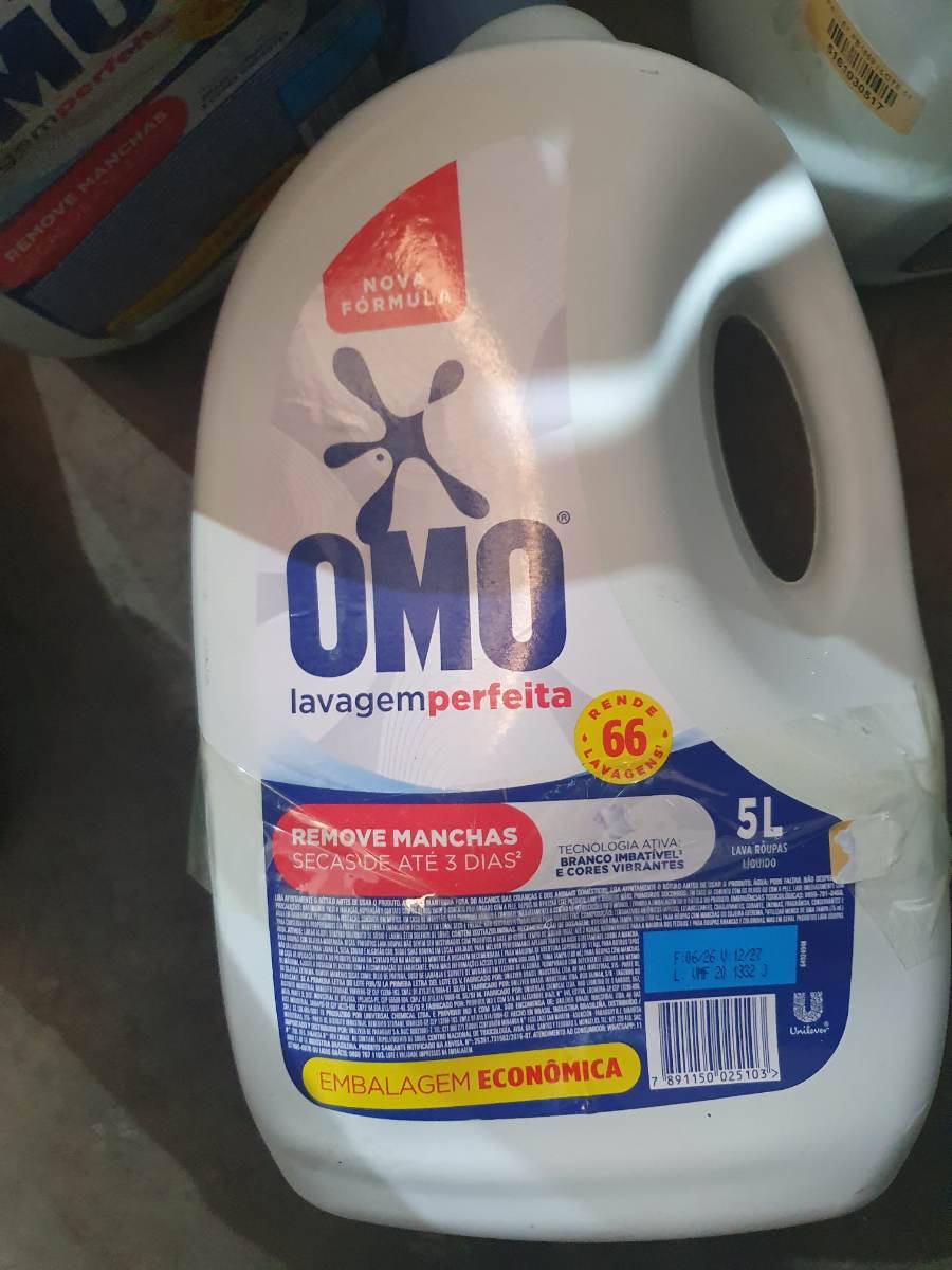 Detergente líquido para roupas OMO Lavagem Perfeita