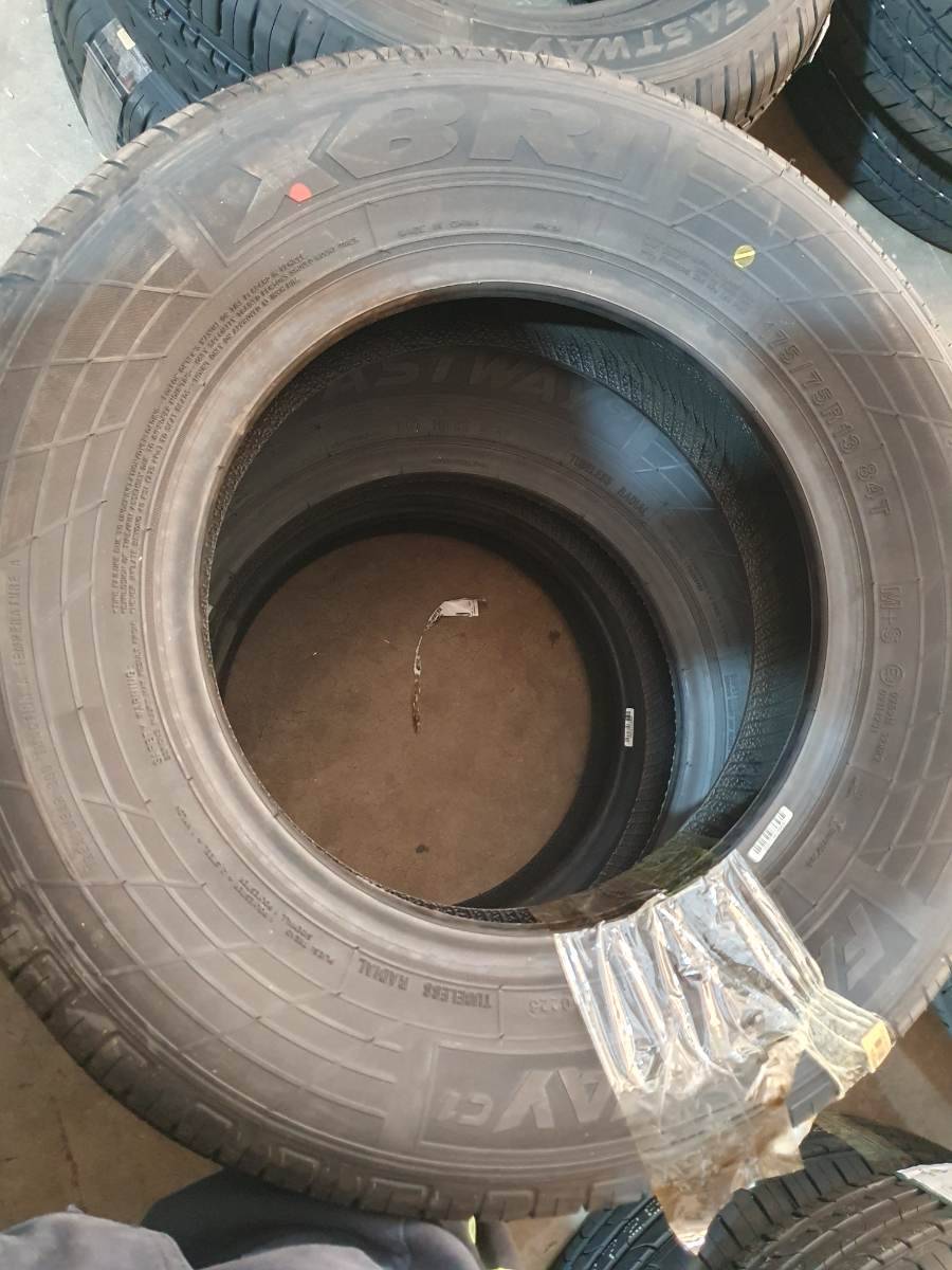 Pneu automotivo 175/75R13 84T