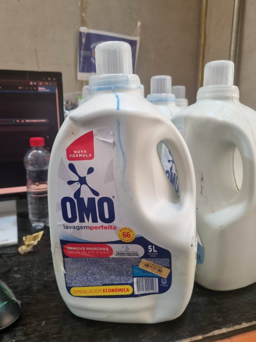 Detergente líquido para roupas