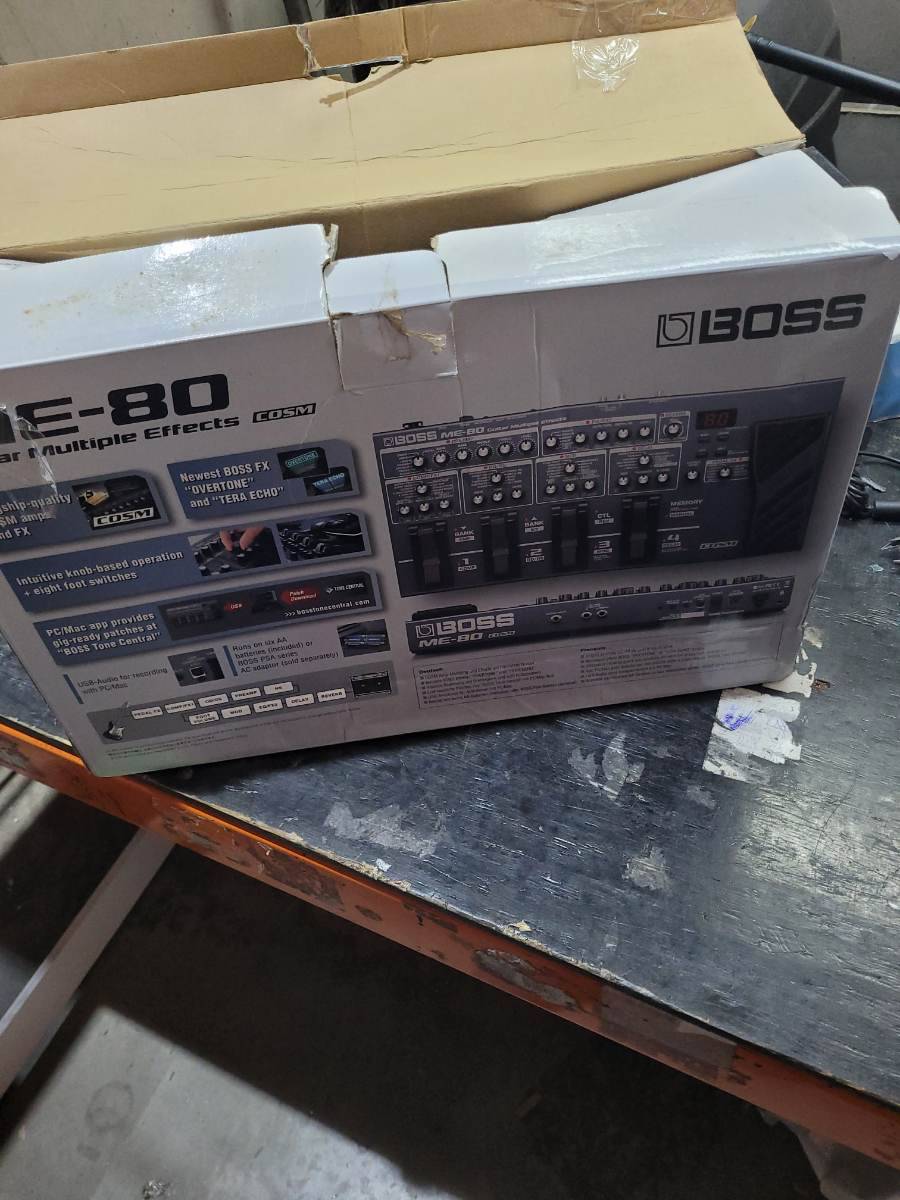 Pedaleira de efeitos para guitarra BOSS ME-80