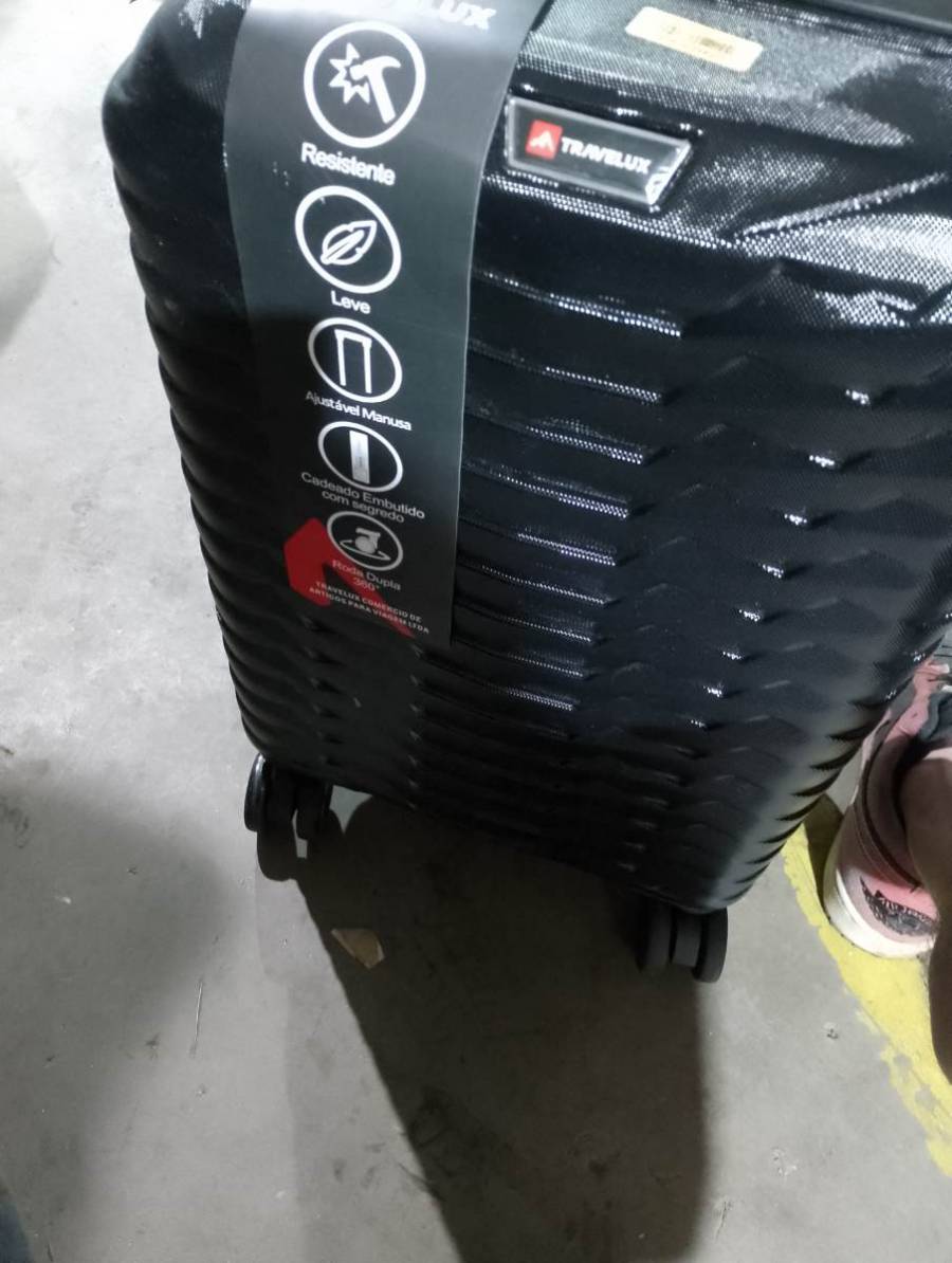 Mala de viagem preta com rodinhas