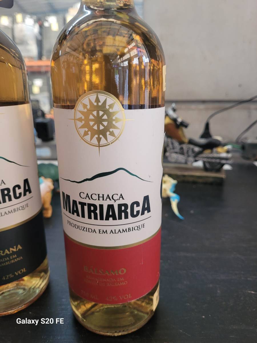 Cachaça Matriarca produzida em alambique