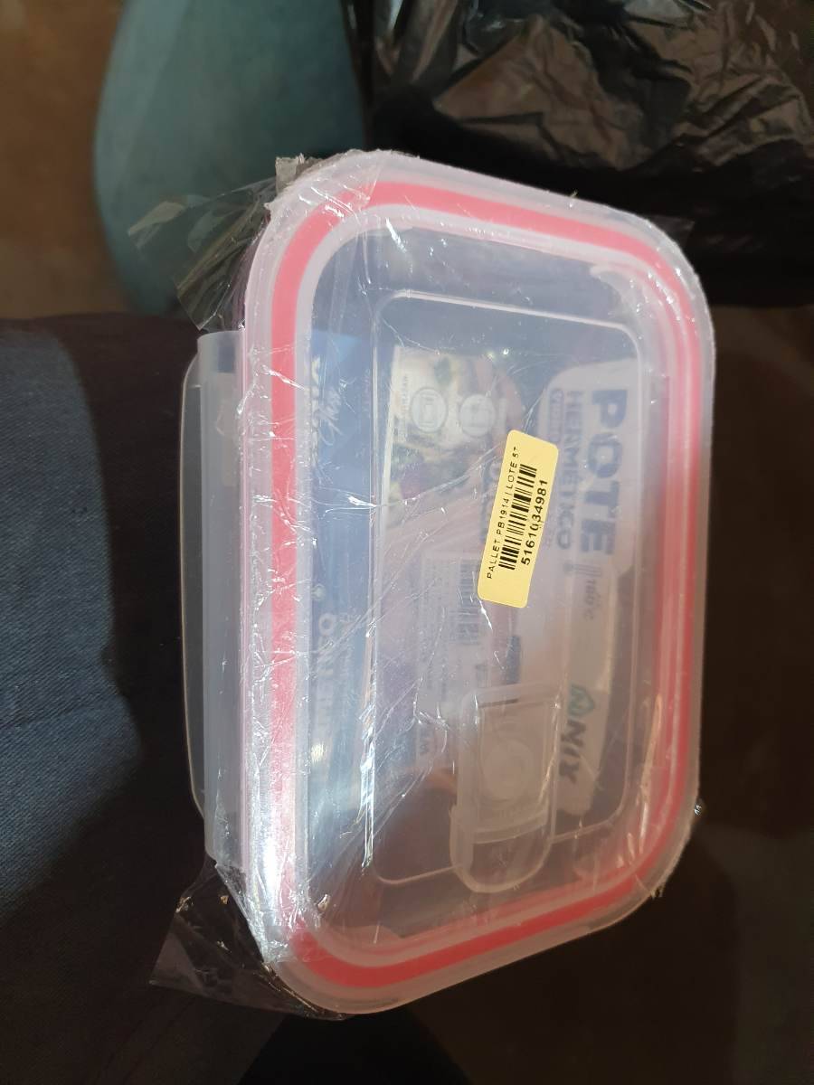Pote plástico com tampa