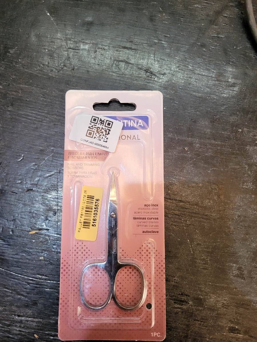Tesoura para unhas e acabamentos com lâminas curvas