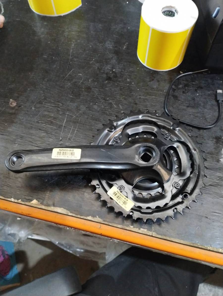 Pedivela com coroas para bicicleta