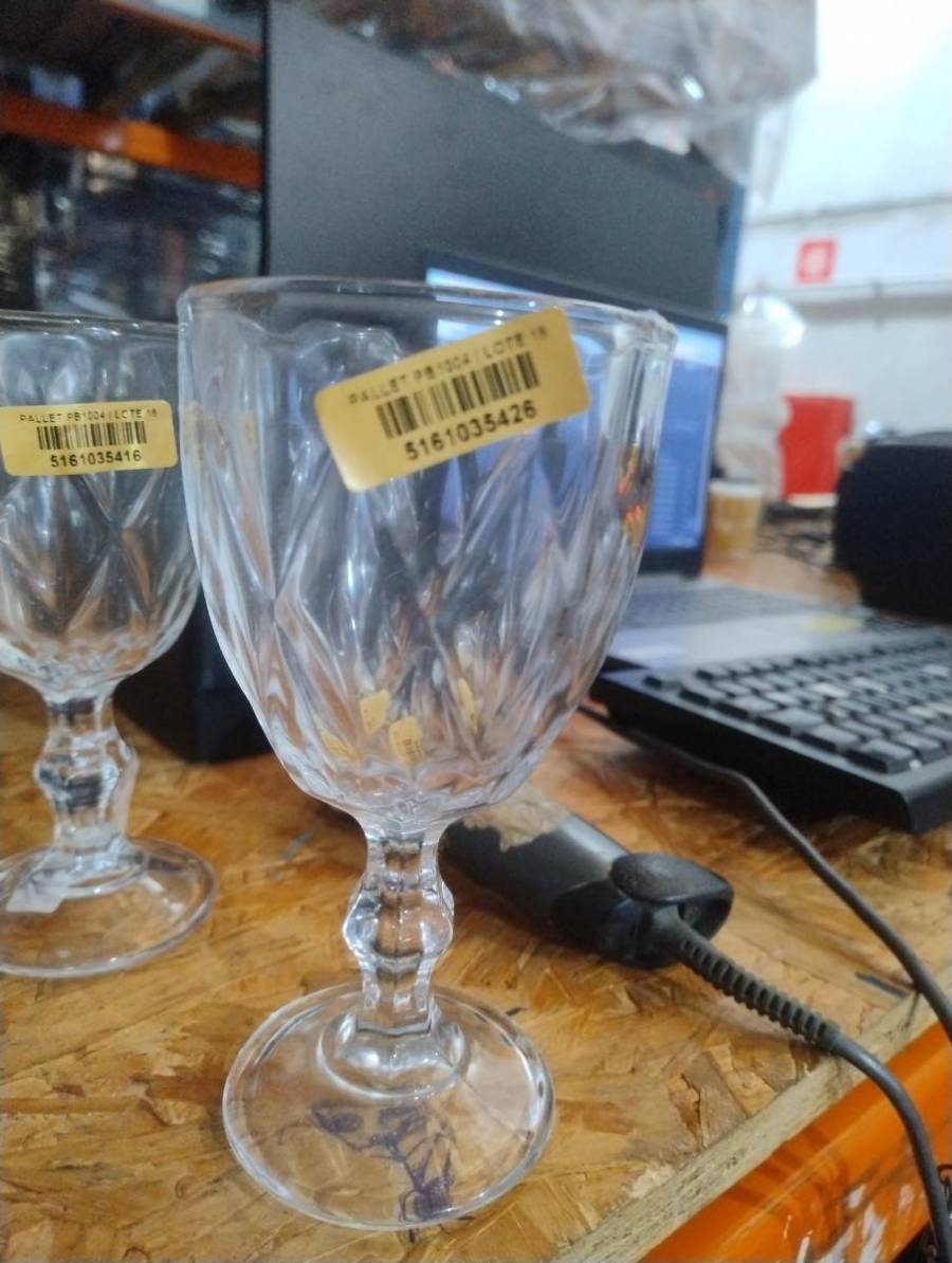 Taça de vidro para vinho ou suco