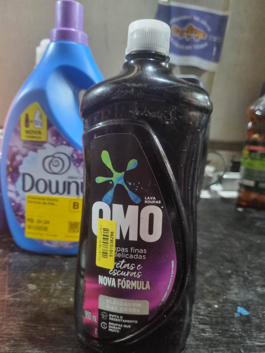 Detergente líquido para roupas finas e delicadas OMO