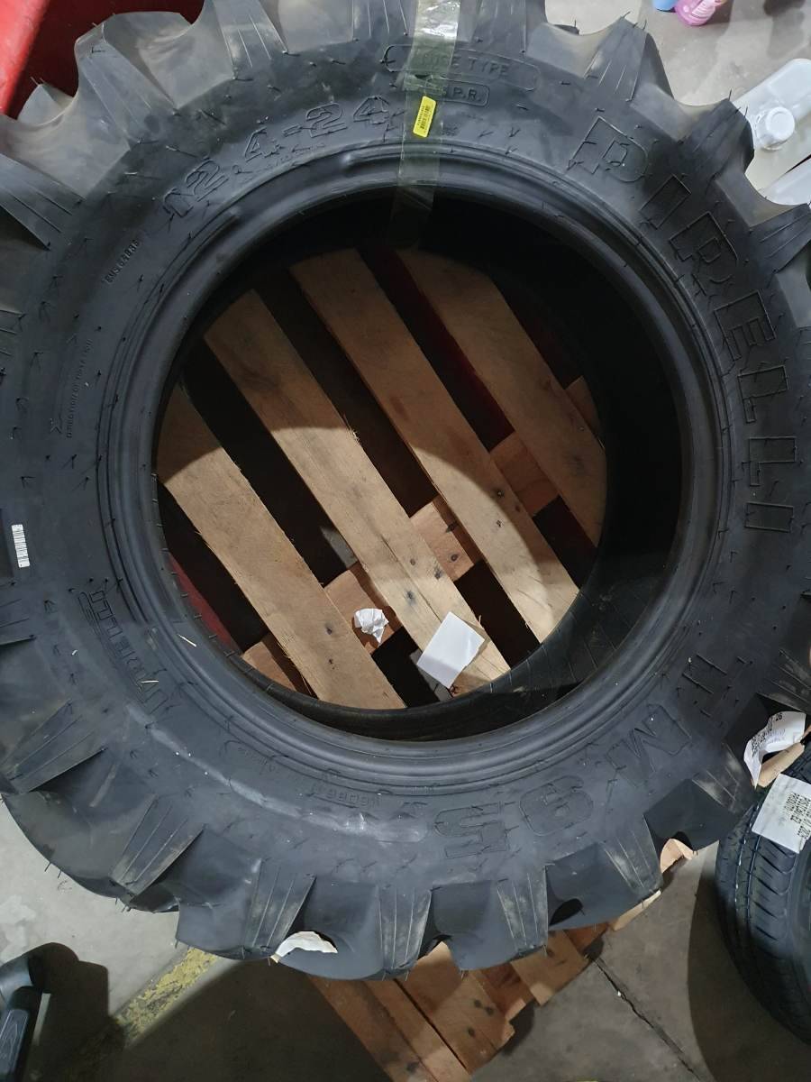 Pneu agrícola Pirelli 12.4-24