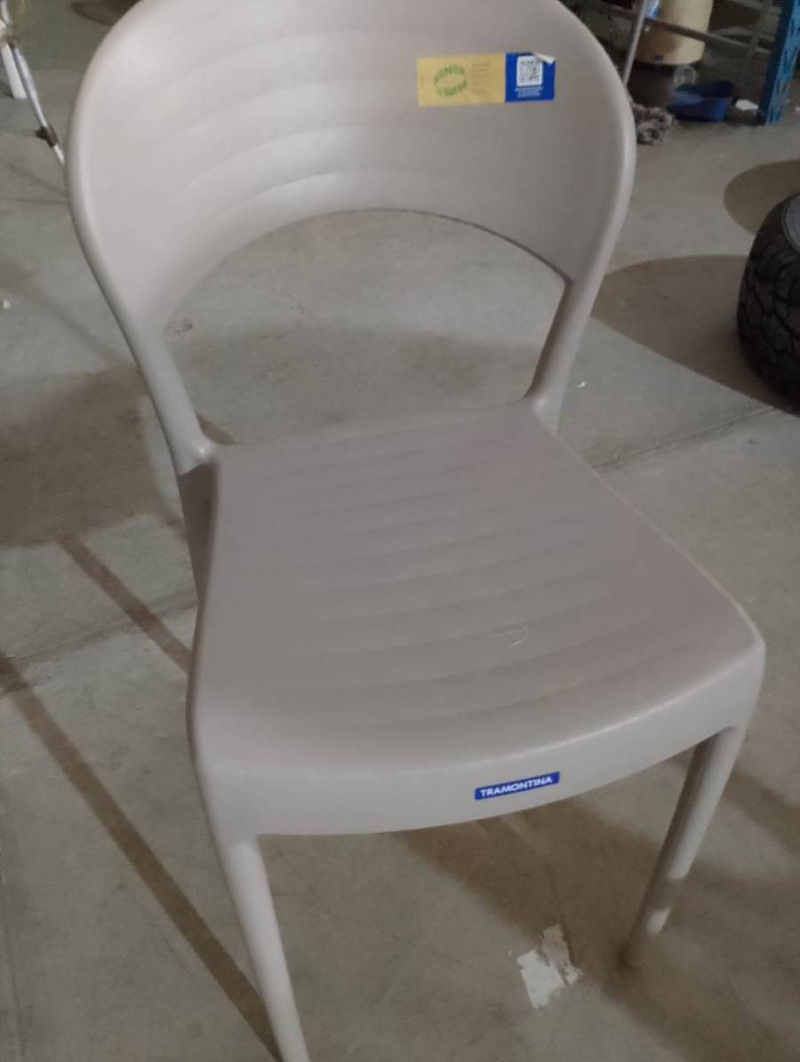 Cadeira plástica