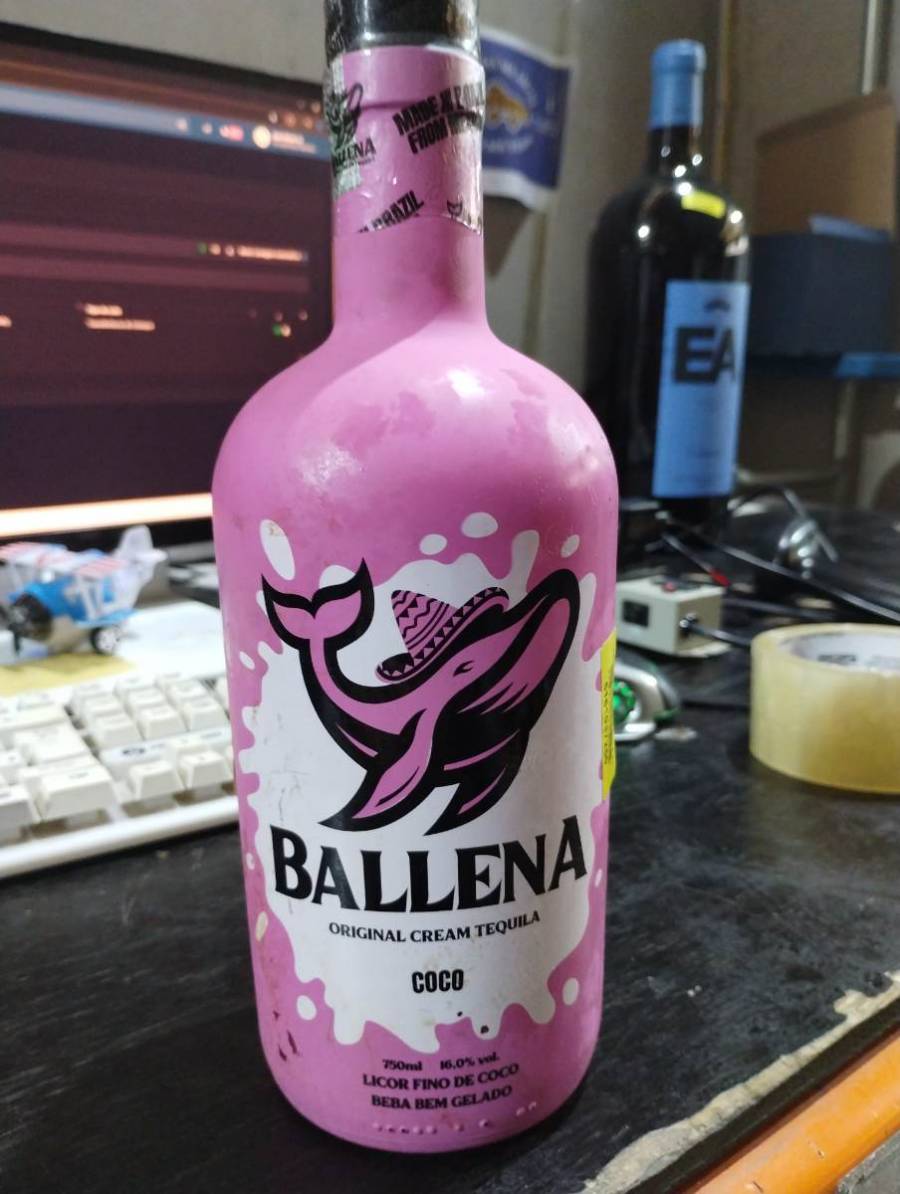 Licor fino de coco Ballena Original Cream Tequila