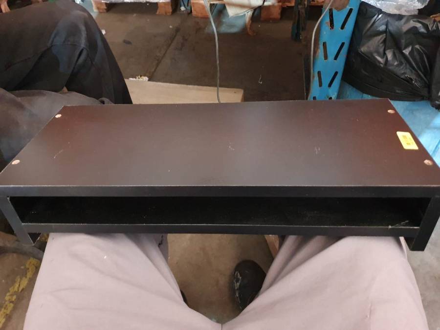 Suporte ou prateleira  preta