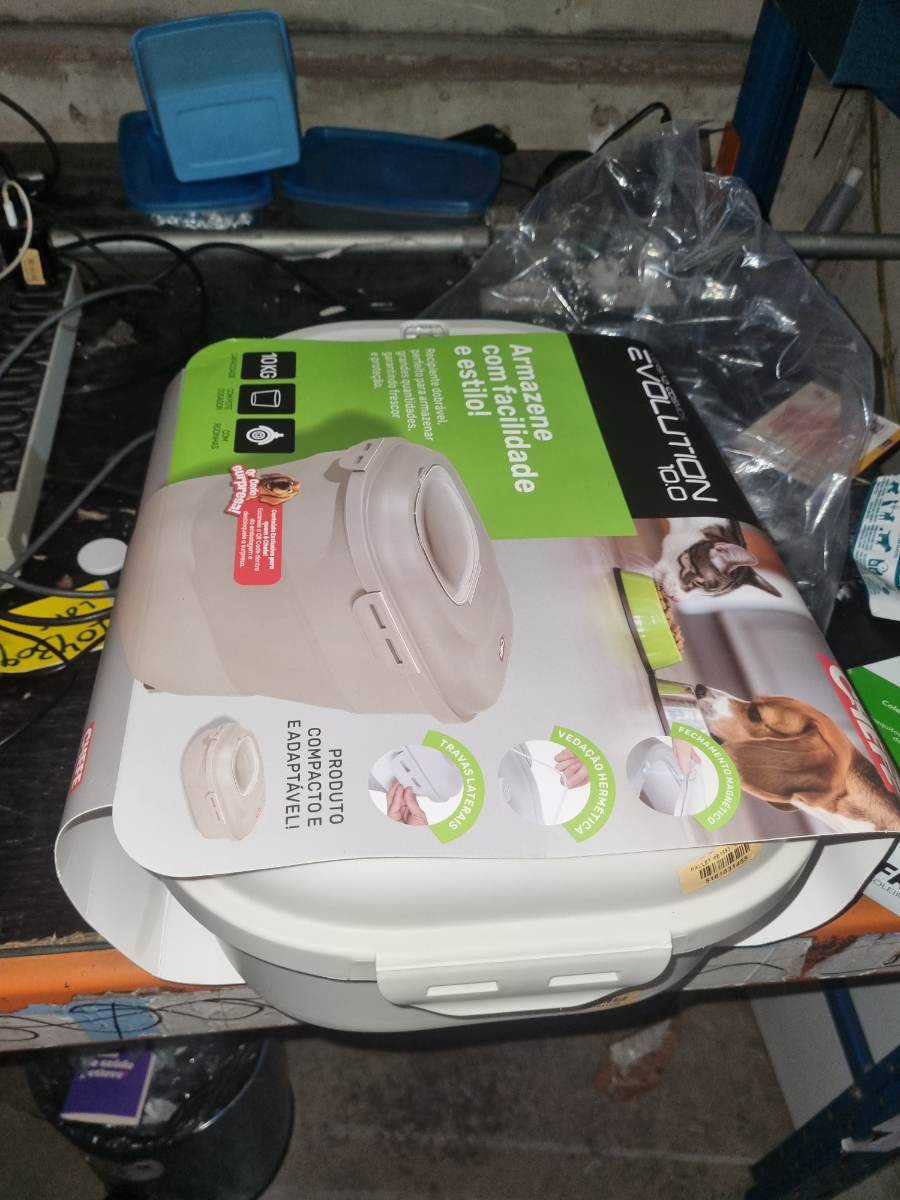 Pote de armazenamento para ração animal