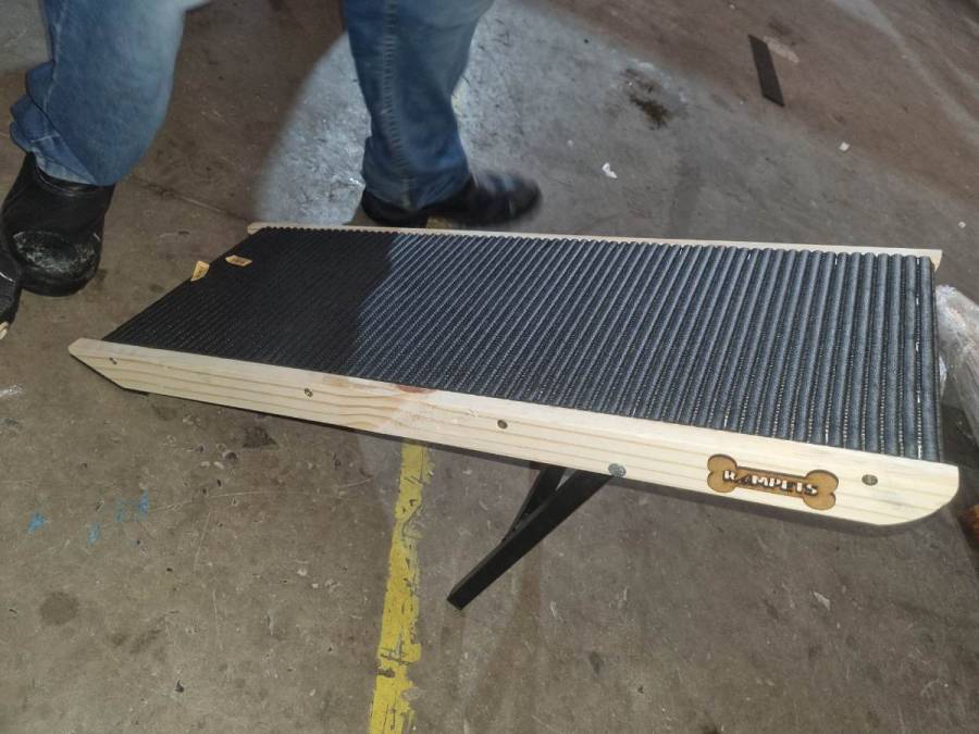 Rampa para pets com superfície antiderrapante