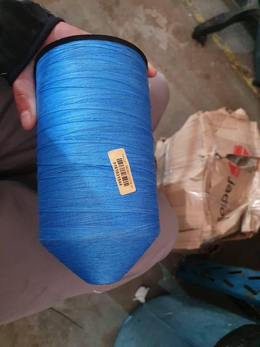 Fio ou linha azul para costura ou bordado