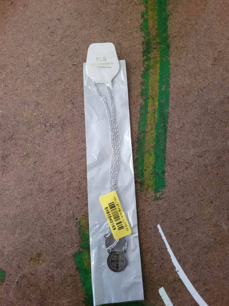 Colar com pingente de aço inoxidável