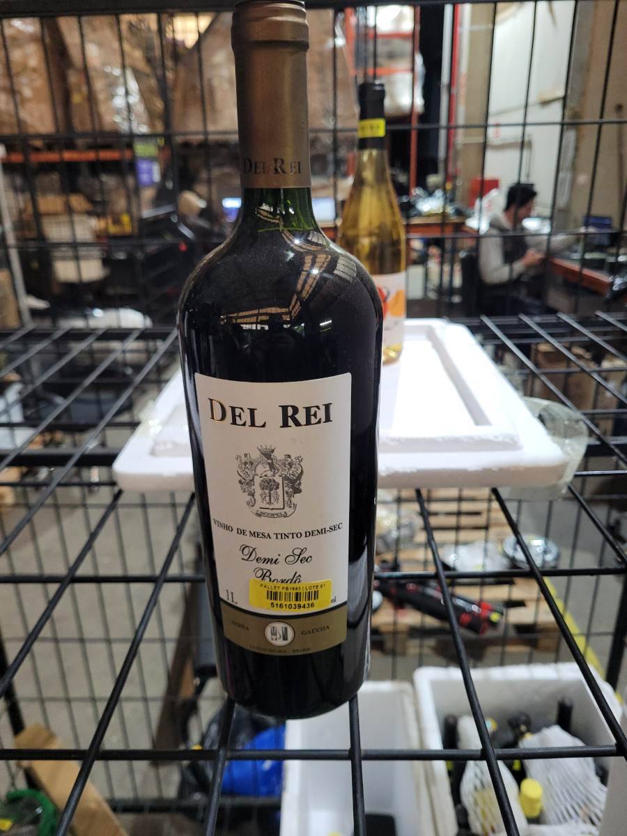 Vinho de mesa tinto demi-sec Del Rei