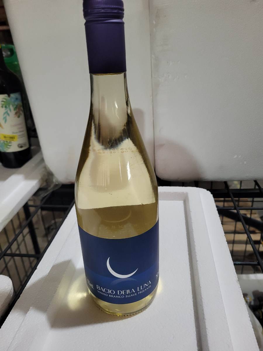 Vinho branco suave frisante Bacio Della Luna