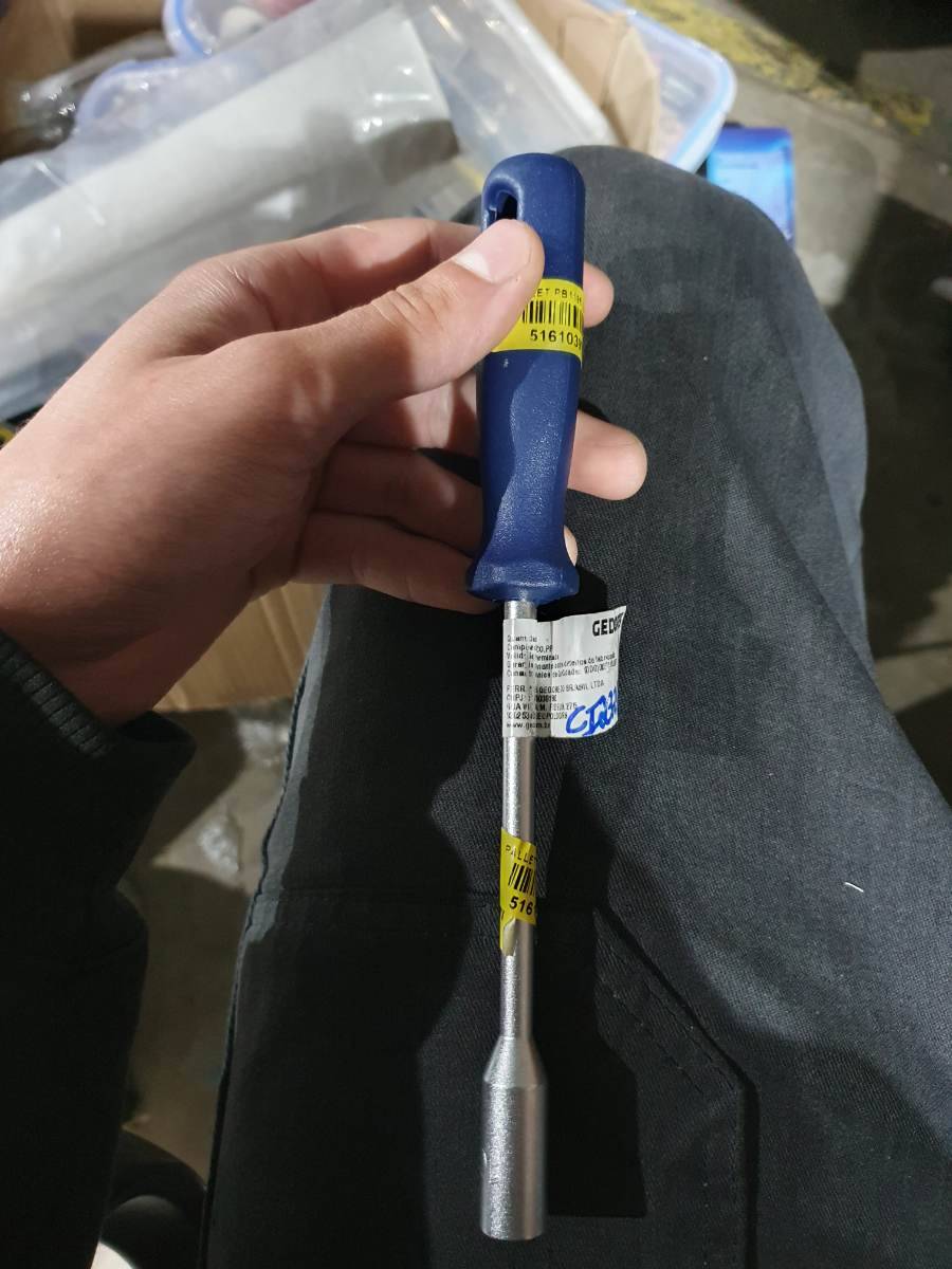 Chave soquete com cabo azul