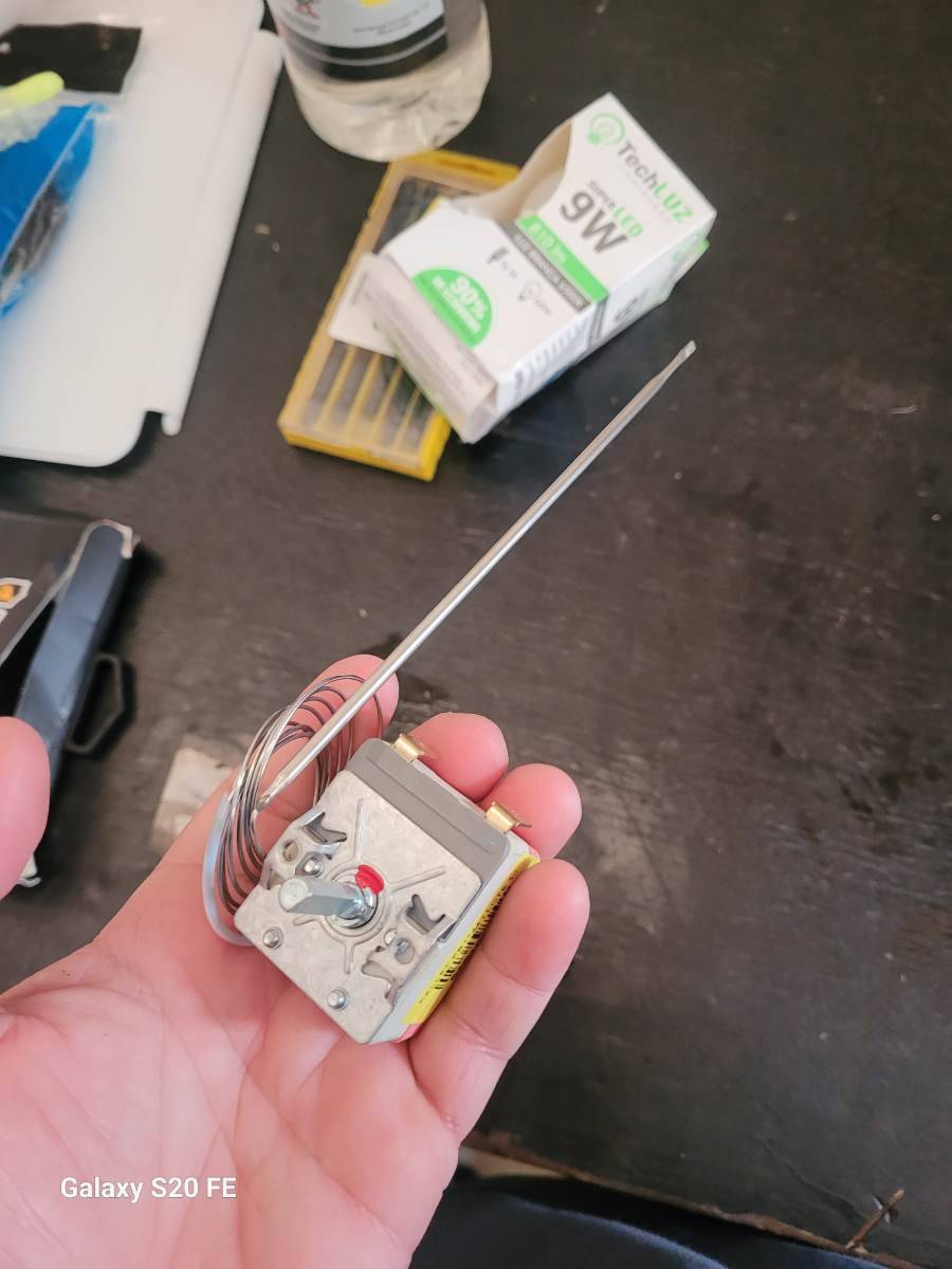 Termostato para controle de temperatura com sensor de bulbo