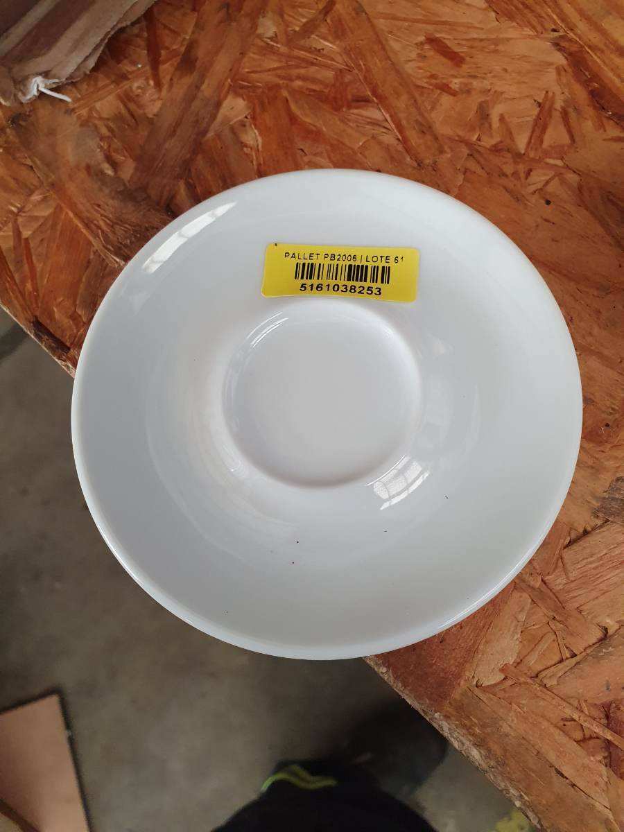 Prato branco de porcelana ou cerâmica