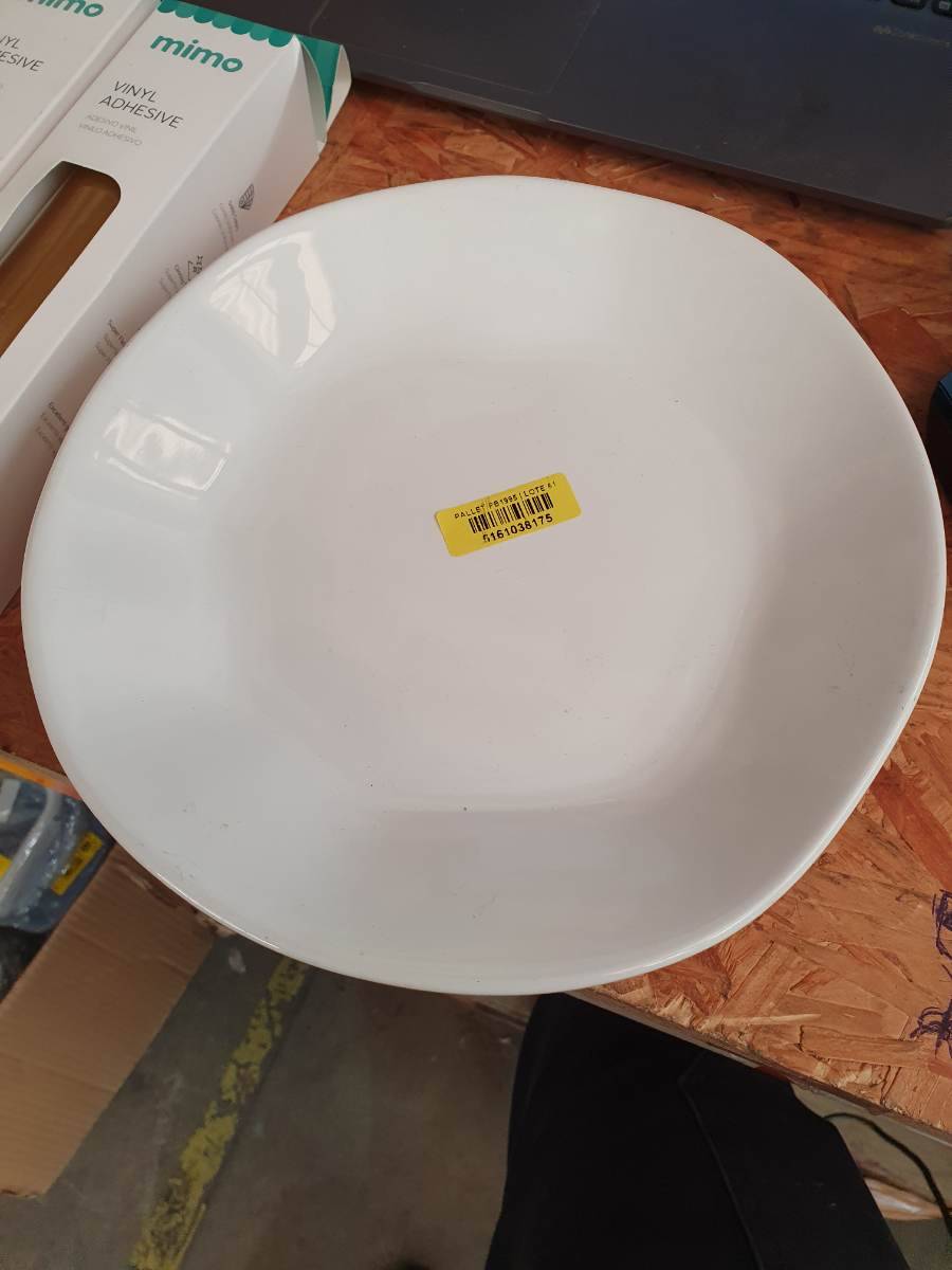 Prato branco de cerâmica