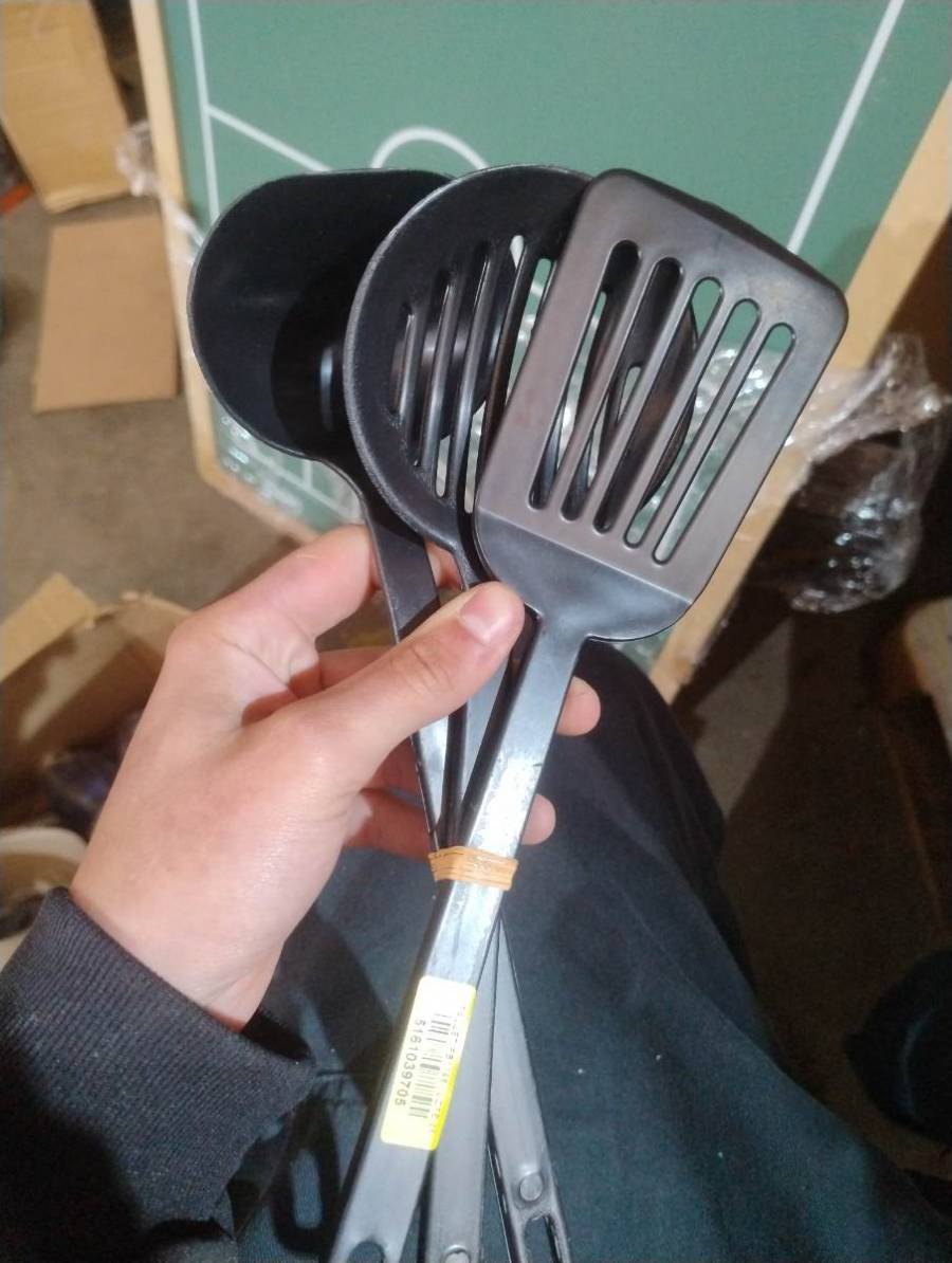 Conjunto de utensílios de cozinha em plástico