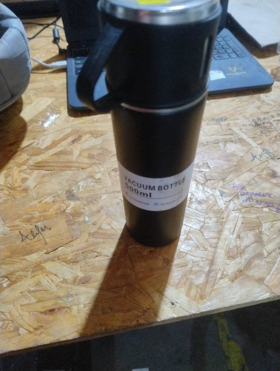 Garrafa térmica preta