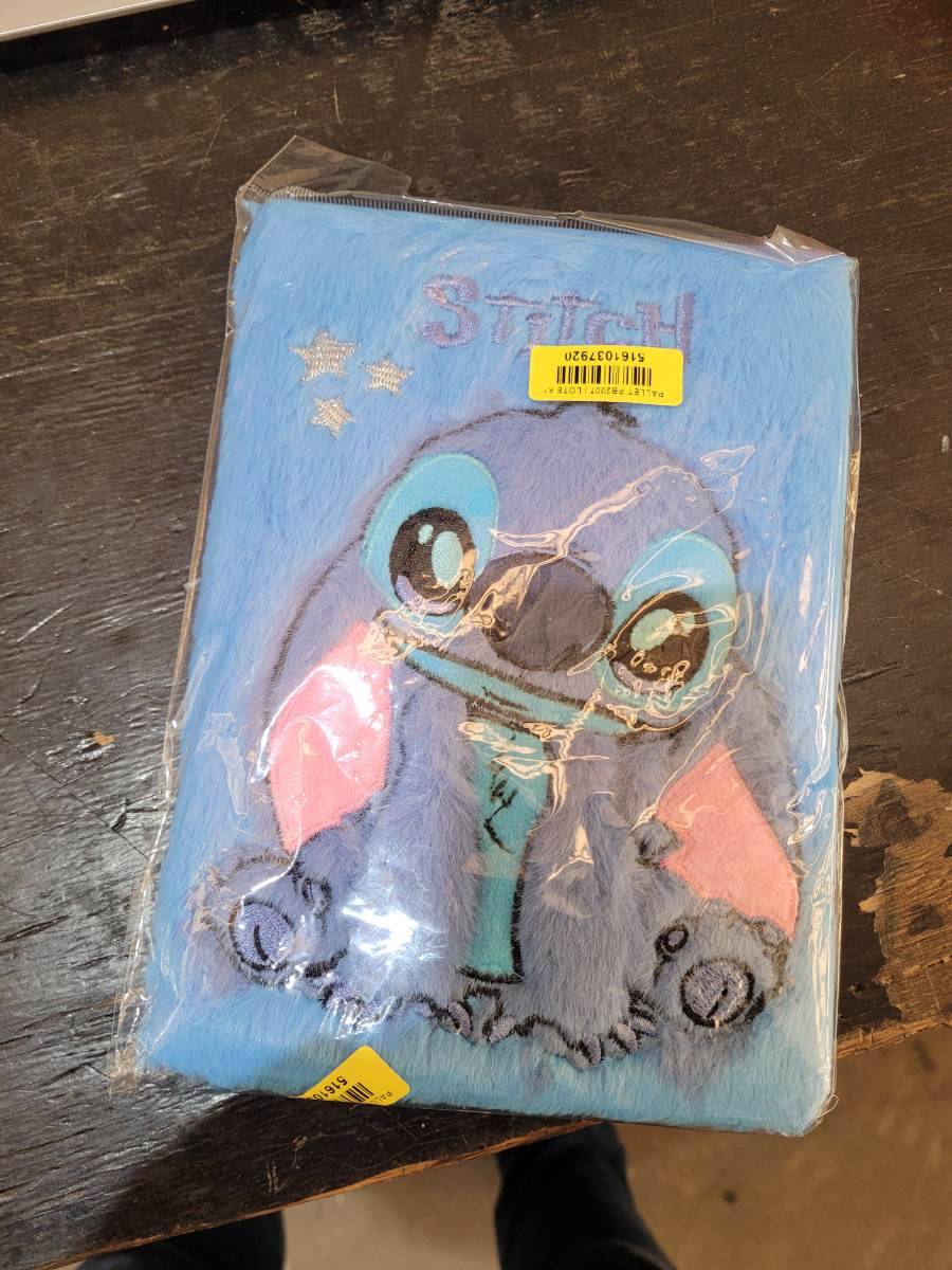 Capa com estampa de personagem Stitch