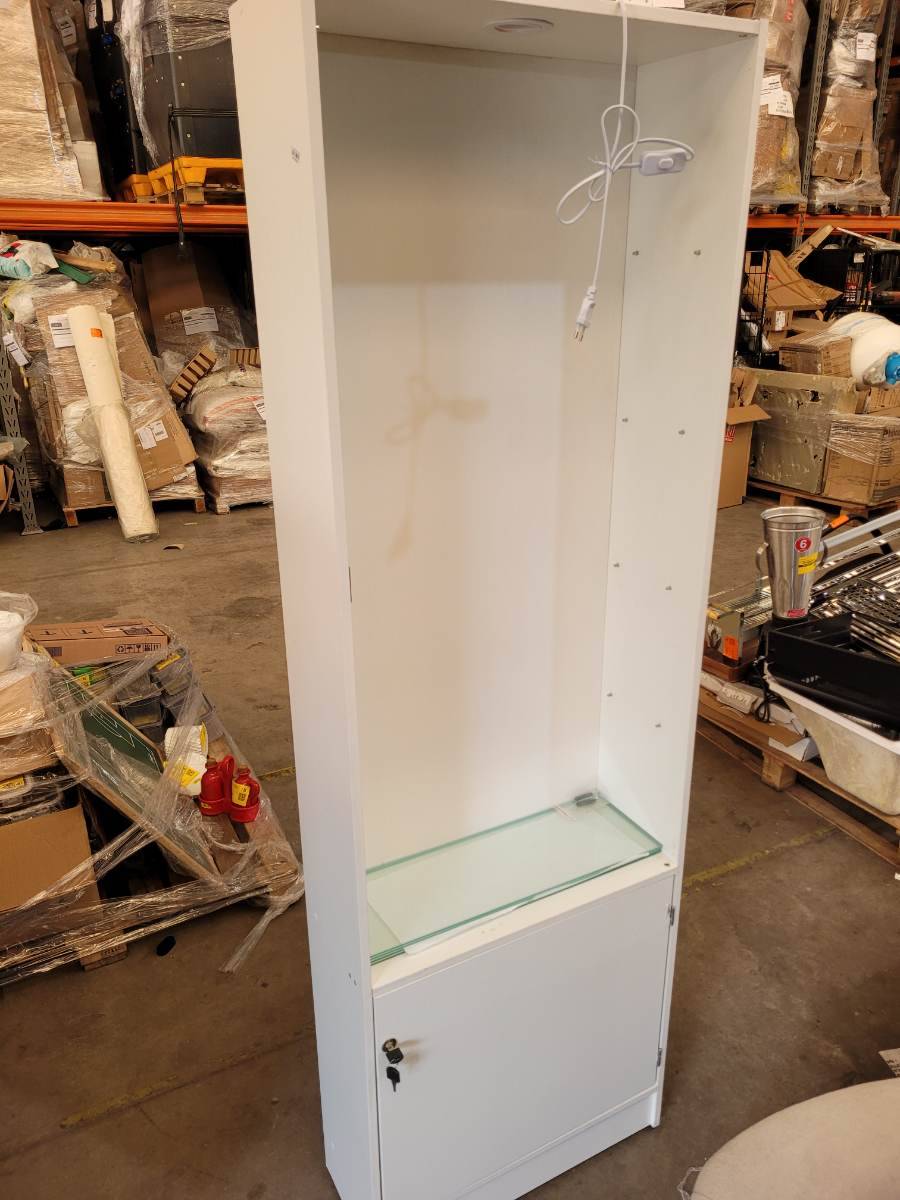 Estante ou armário branco com porta e prateleira de vidro