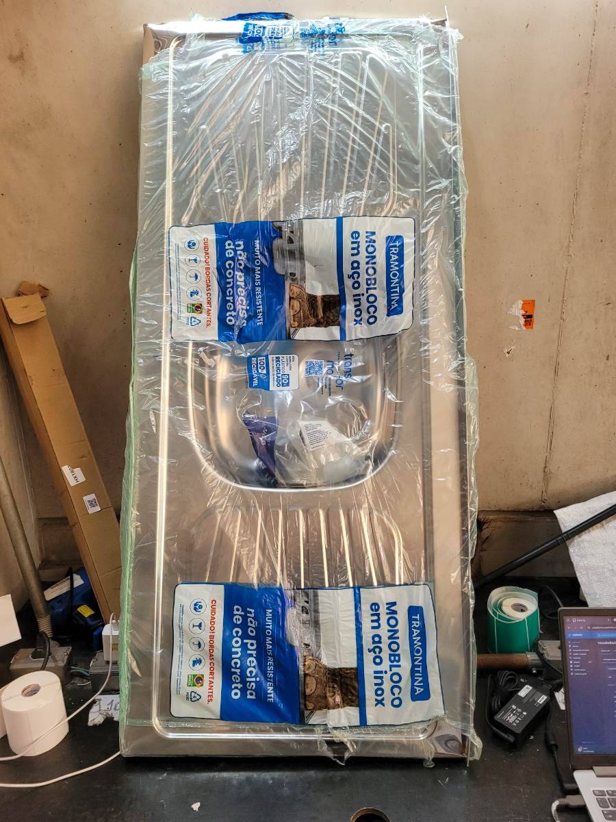 Monobloco em aço inox para pia