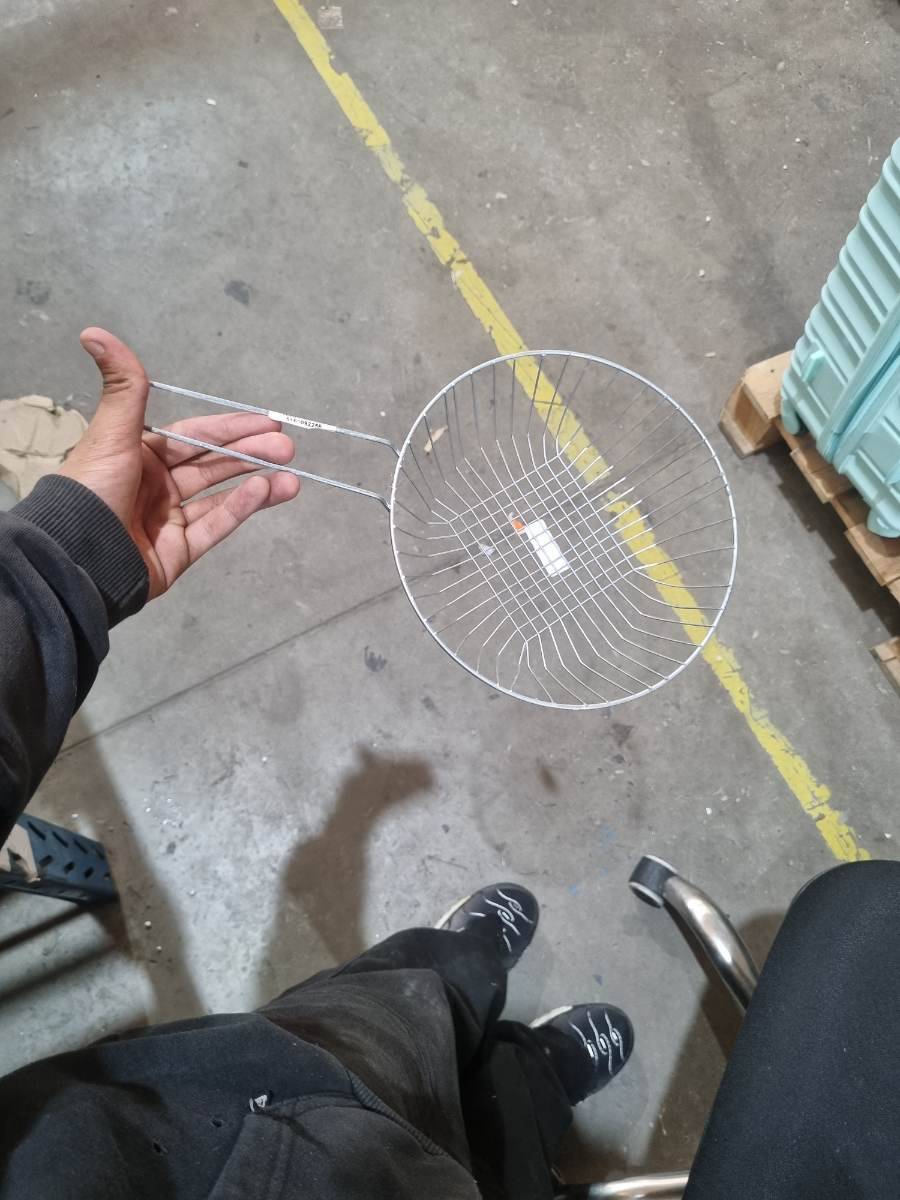 Escumadeira de metal para cozinha