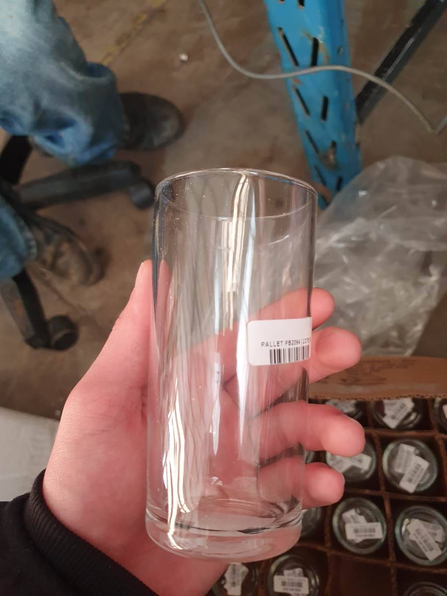 Copo de vidro transparente