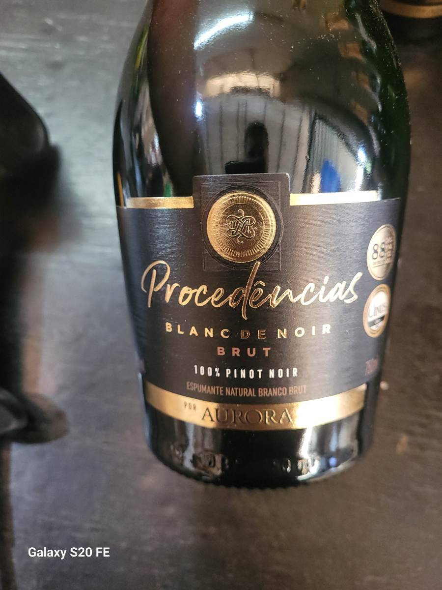 Espumante natural branco brut 100% Pinot Noir