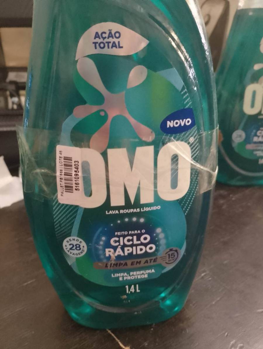 Detergente líquido para roupas OMO