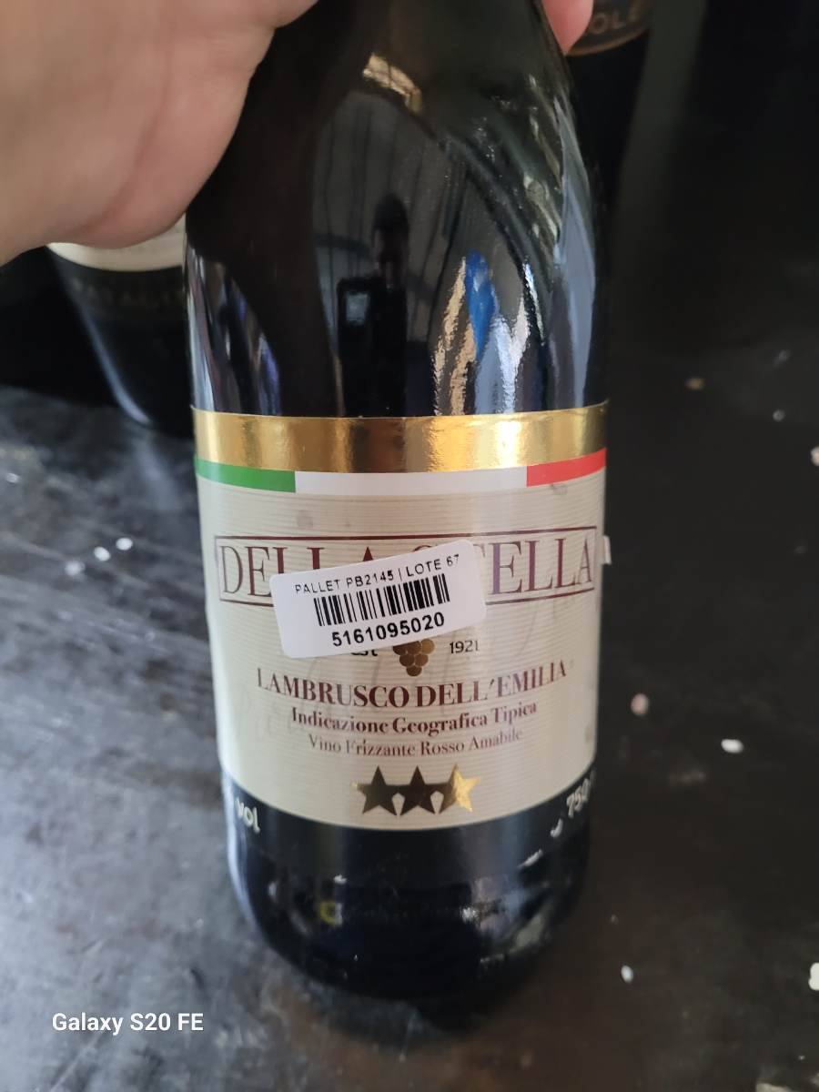 Lambrusco Dell'Emilia Vino Frizzante Rosso Amabile