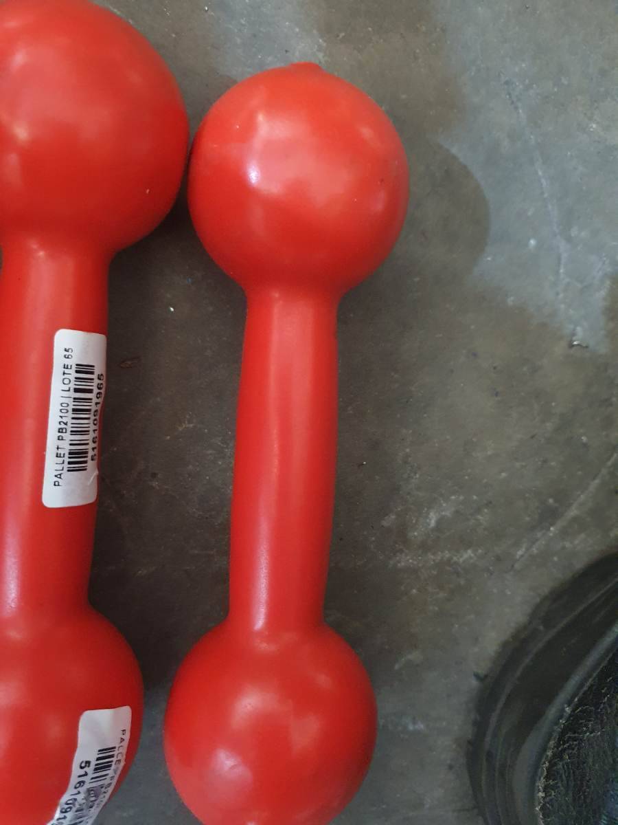 Halteres de plástico vermelho