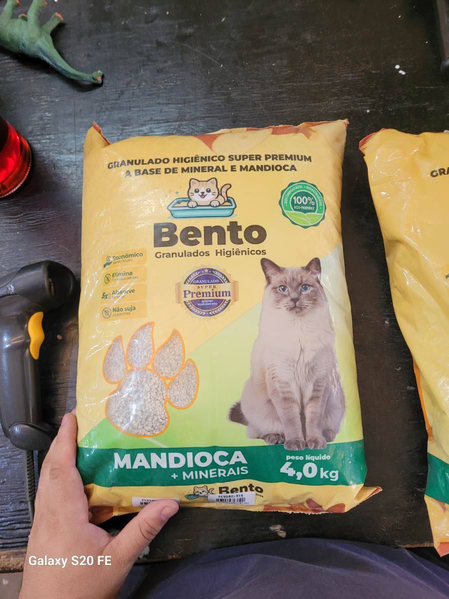 Granulado higiênico super premium à base de mineral e mandioca para gatos