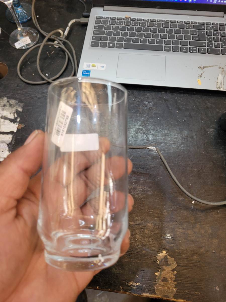 Copo de vidro transparente
