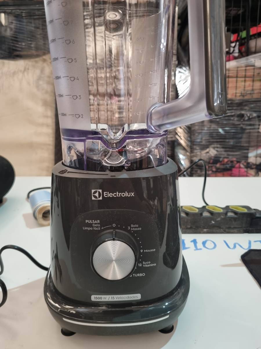 Liquidificador Electrolux com 15 velocidades
