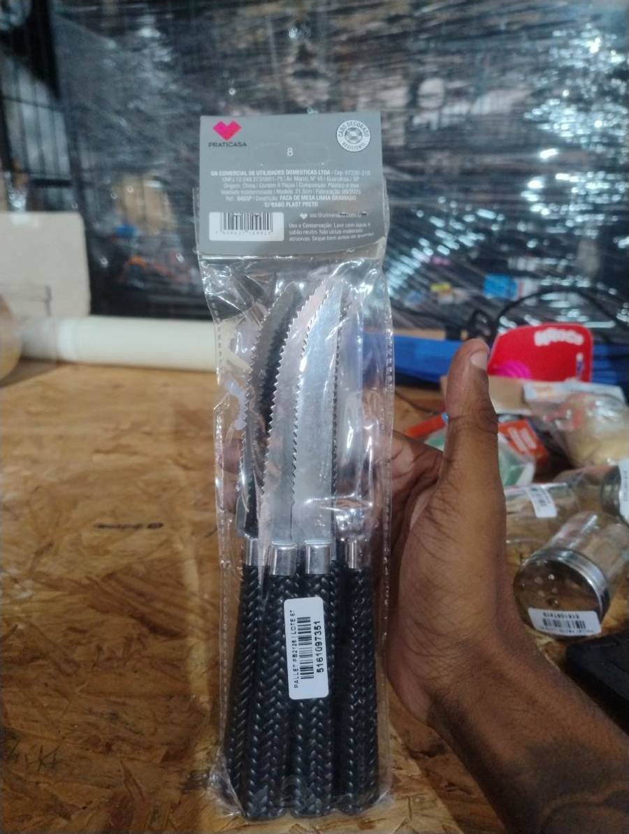 Faca de mesa linha Amazonas com cabo plástico preto