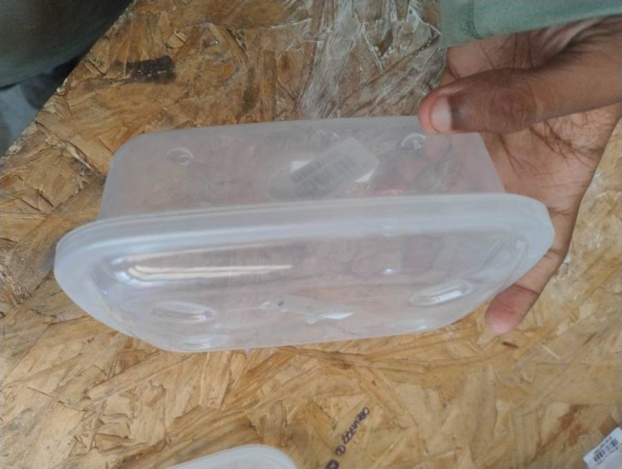 Pote plástico transparente com tampa