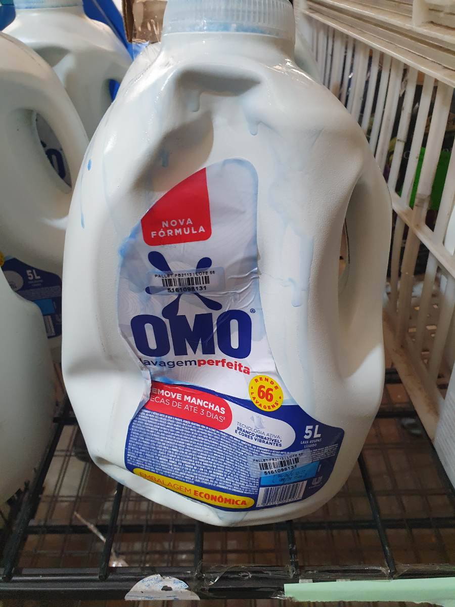 Detergente líquido para roupas OMO lavagem perfeita