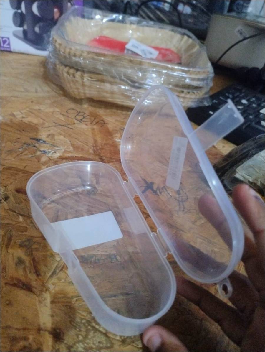Estojo plástico transparente para óculos ou pequenos objetos