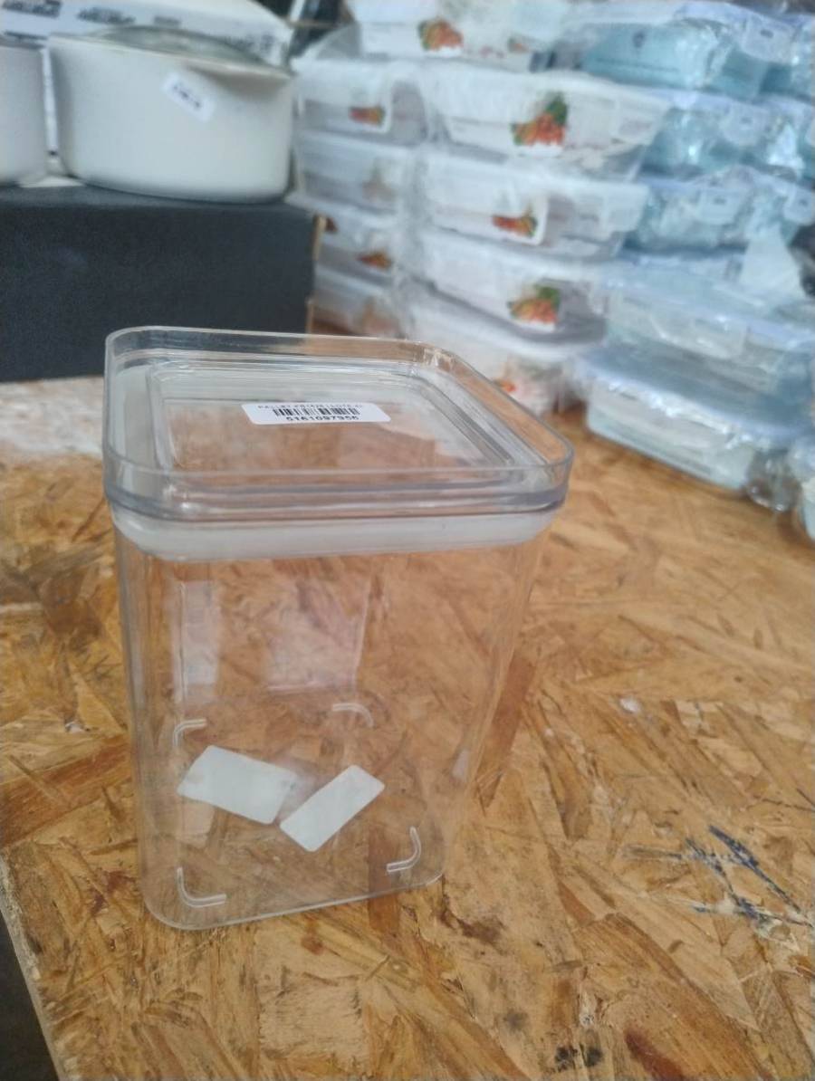 Pote plástico transparente com tampa quadrada